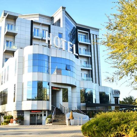 Hotel Zeneva Lux Крагуевац Екстериор снимка