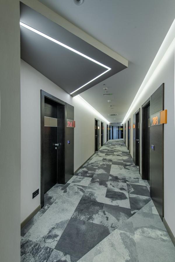 Hotel Zeneva Lux Крагуевац Екстериор снимка