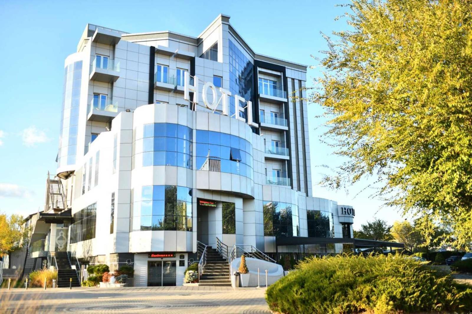 Hotel Zeneva Lux Крагуевац Екстериор снимка