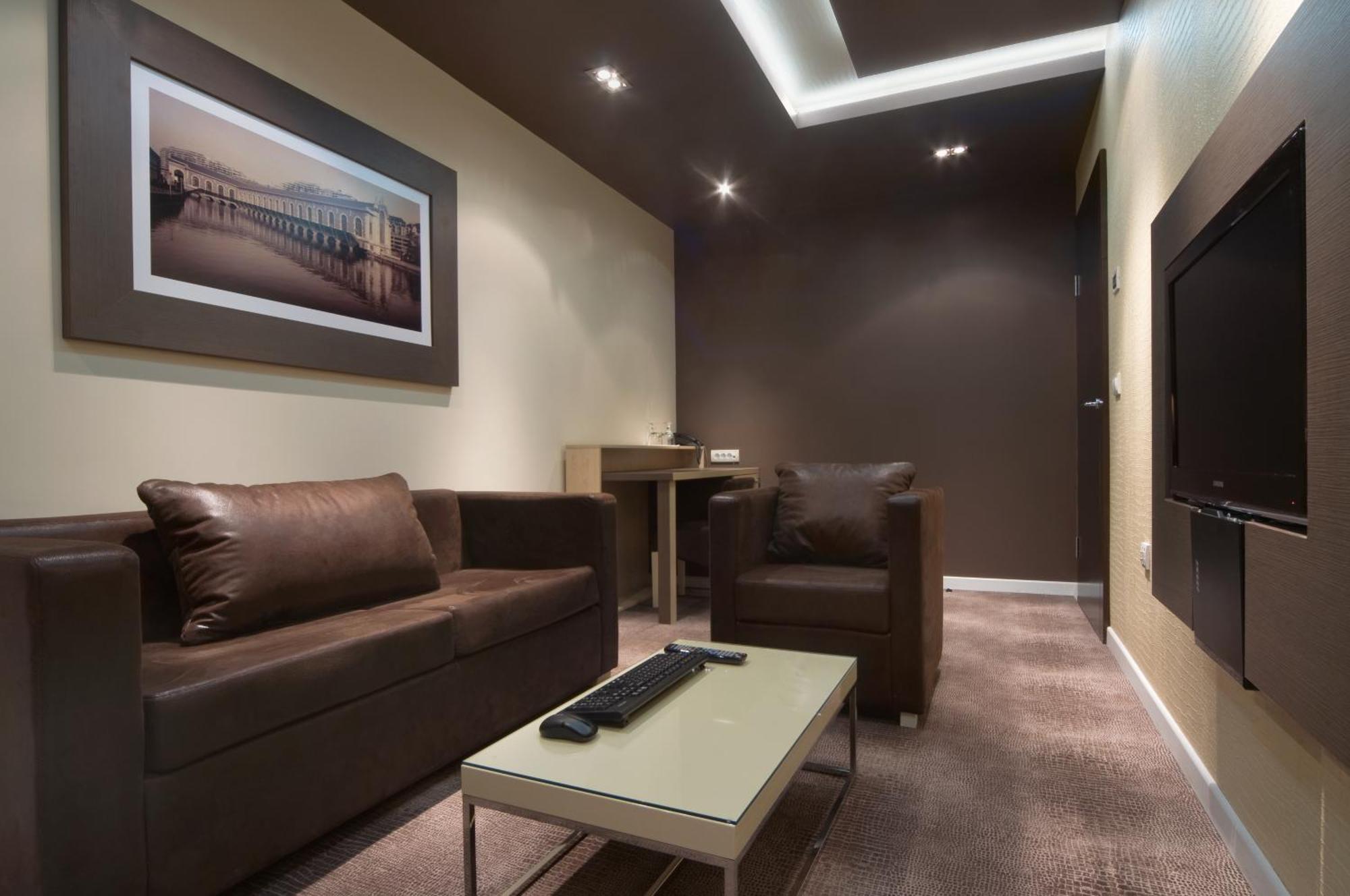 Hotel Zeneva Lux Крагуевац Екстериор снимка