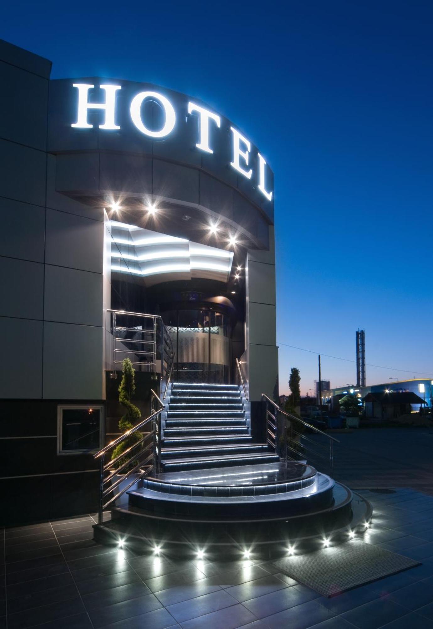 Hotel Zeneva Lux Крагуевац Екстериор снимка