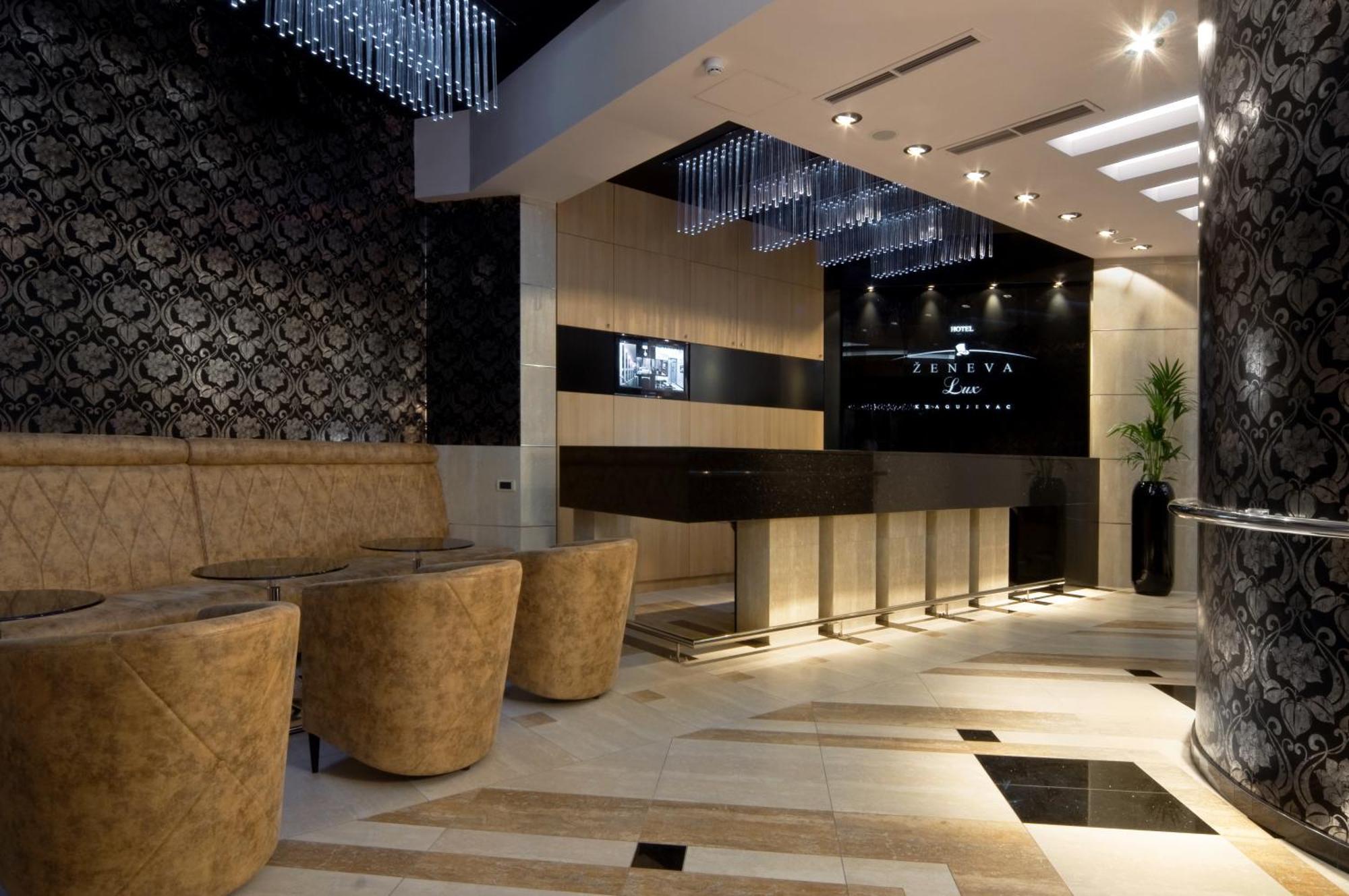Hotel Zeneva Lux Крагуевац Екстериор снимка