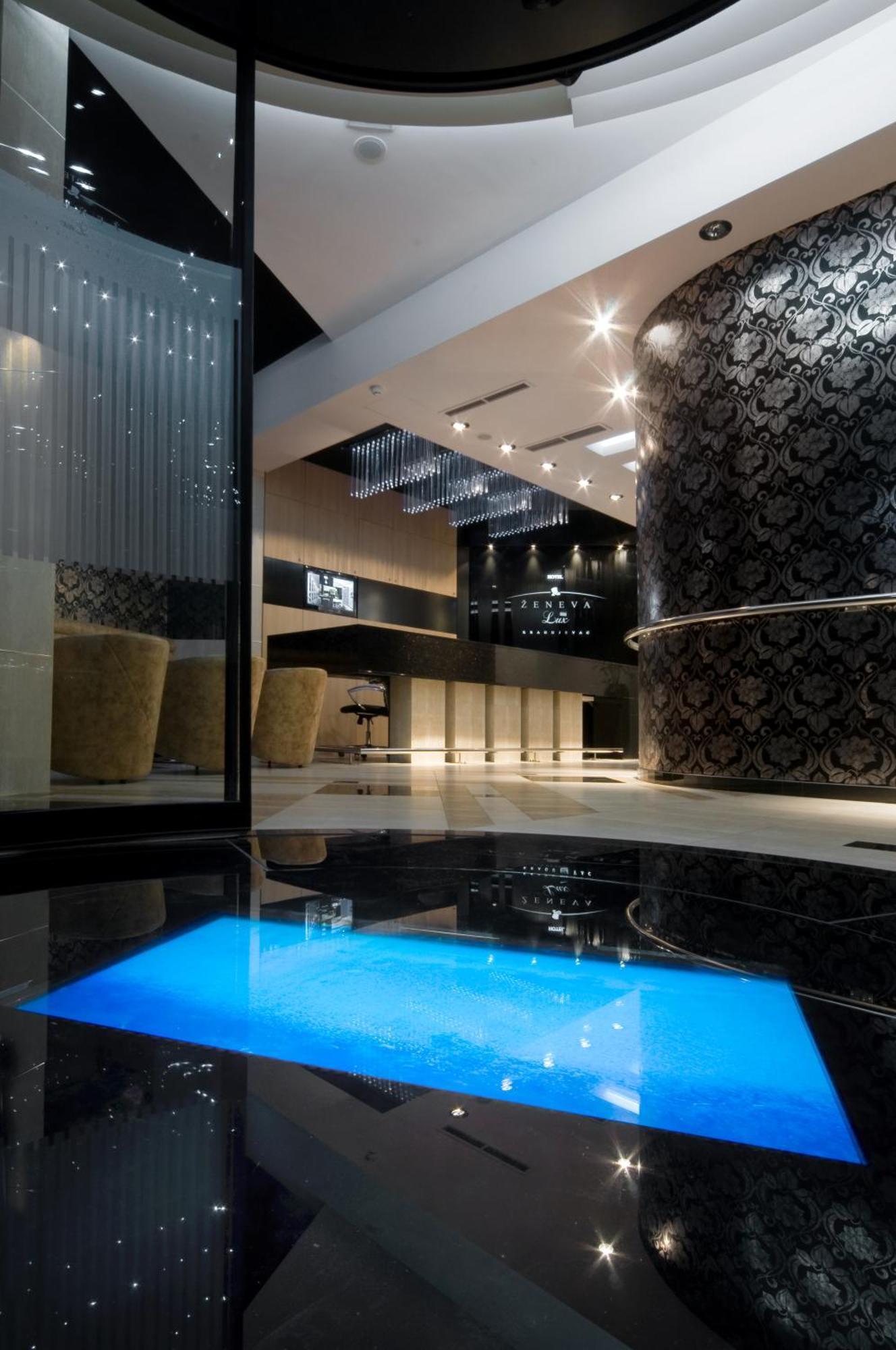 Hotel Zeneva Lux Крагуевац Екстериор снимка