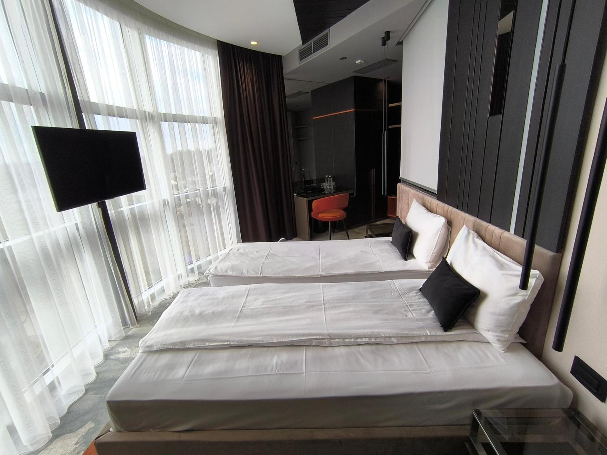 Hotel Zeneva Lux Крагуевац Екстериор снимка