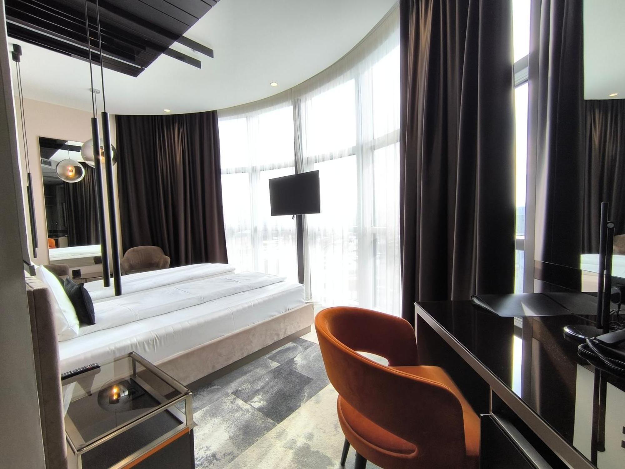 Hotel Zeneva Lux Крагуевац Екстериор снимка