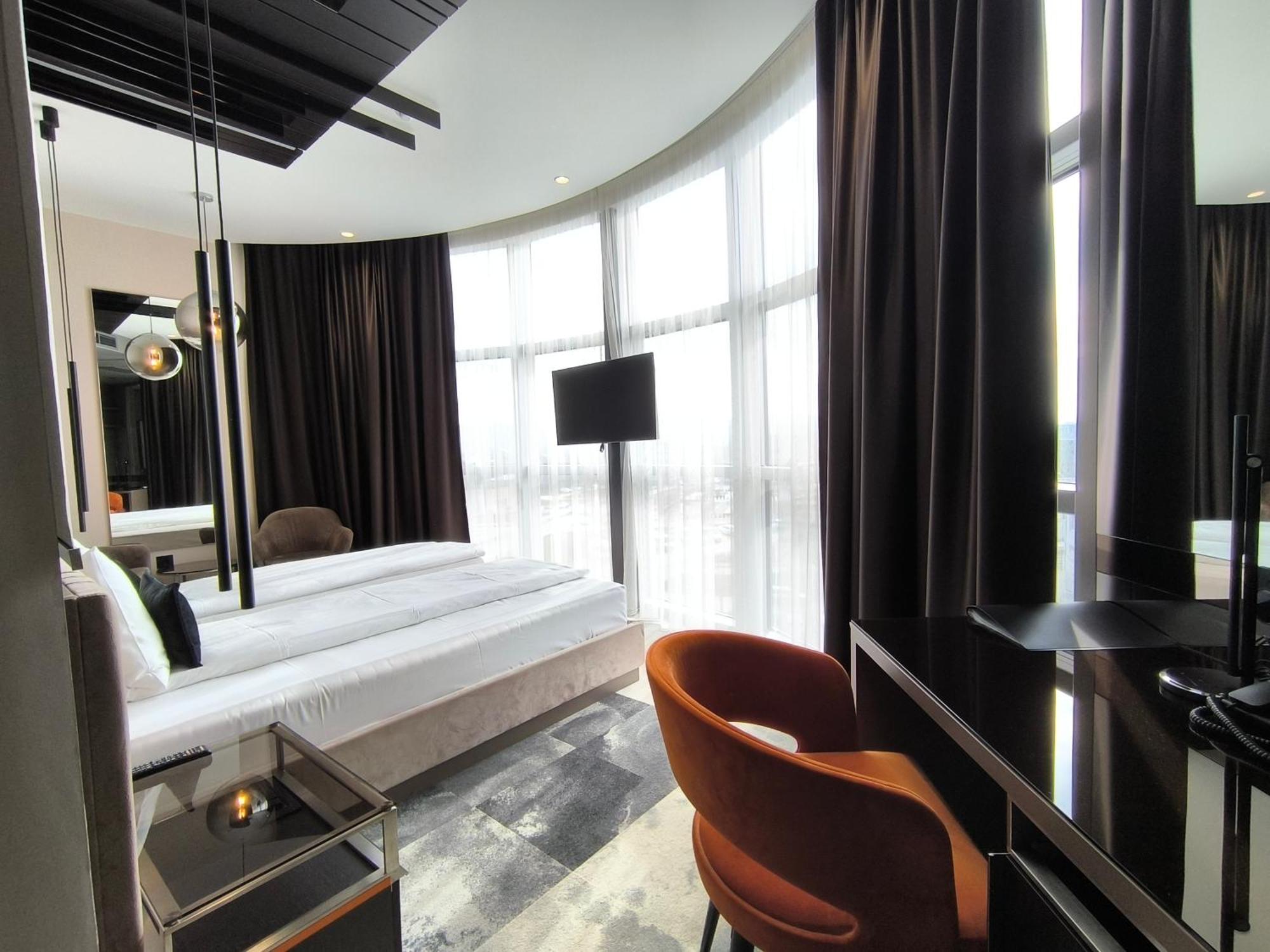 Hotel Zeneva Lux Крагуевац Екстериор снимка