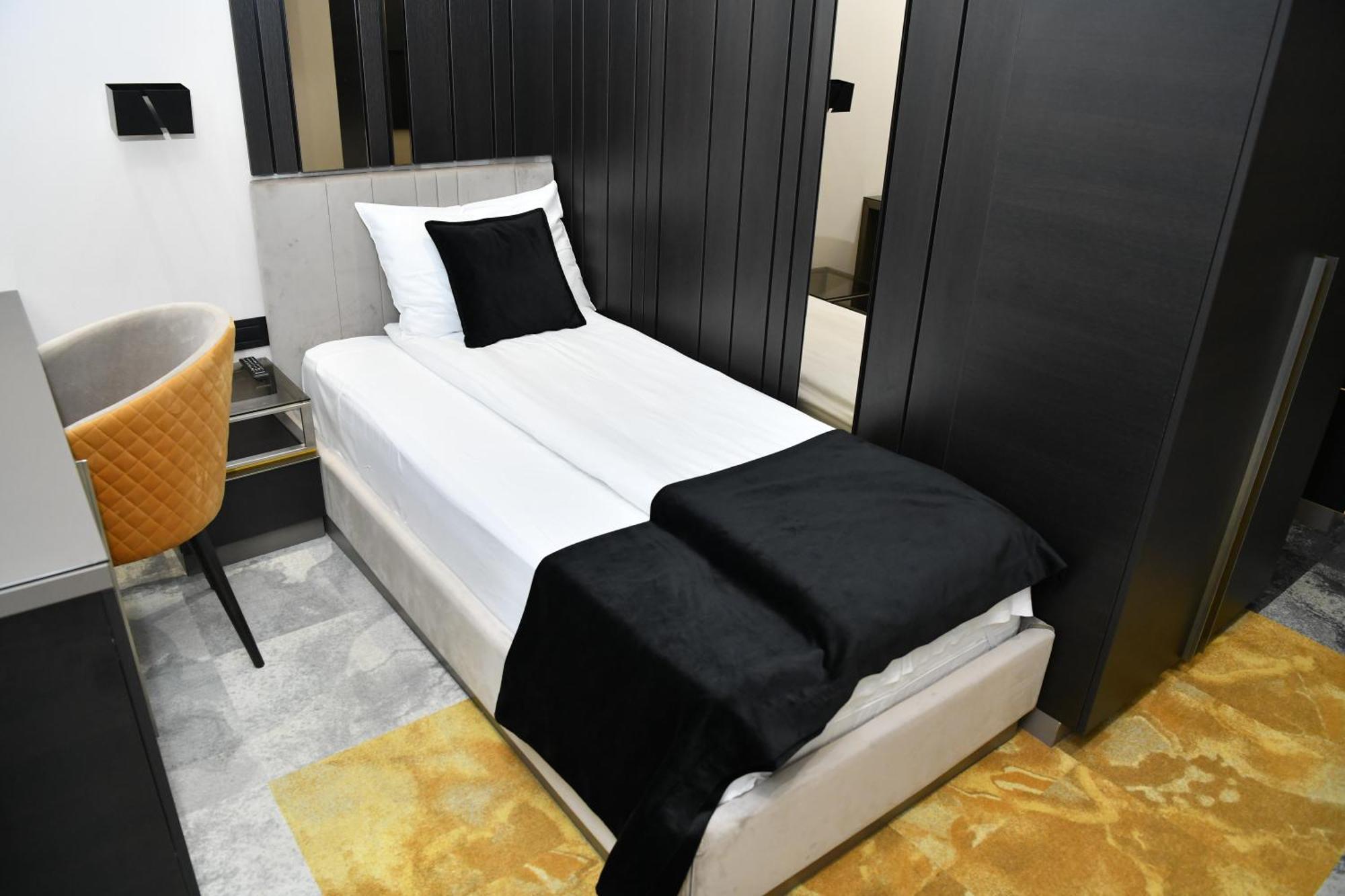 Hotel Zeneva Lux Крагуевац Екстериор снимка
