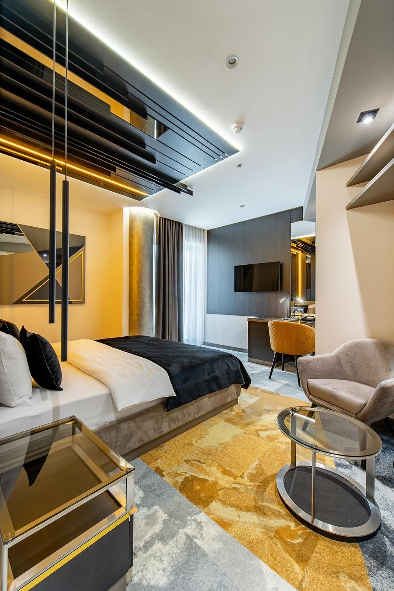 Hotel Zeneva Lux Крагуевац Екстериор снимка